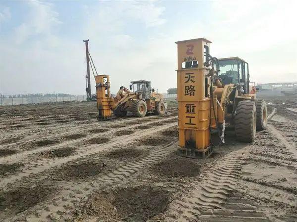 路面冷再生机其水泥就地冷再生施工方法